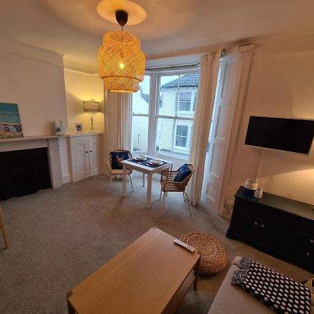 Centrally Located, Comfortable Apartment Near Station, Beach And North Laines Hove Esterno foto