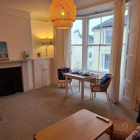 Centrally Located, Comfortable Apartment Near Station, Beach And North Laines Hove Esterno foto