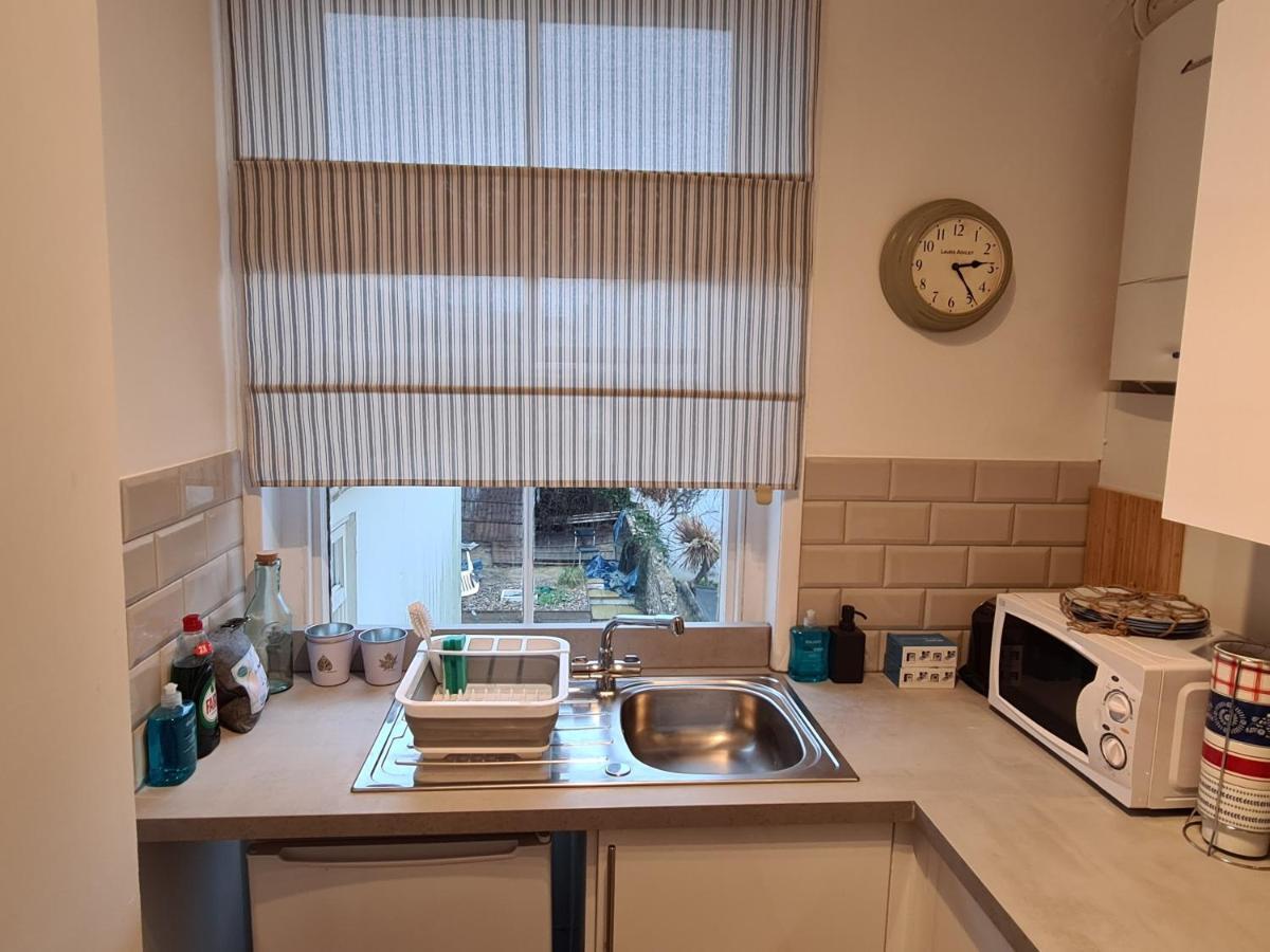 Centrally Located, Comfortable Apartment Near Station, Beach And North Laines Hove Esterno foto