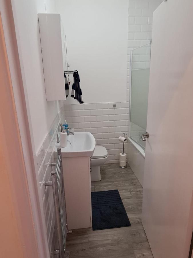 Centrally Located, Comfortable Apartment Near Station, Beach And North Laines Hove Esterno foto