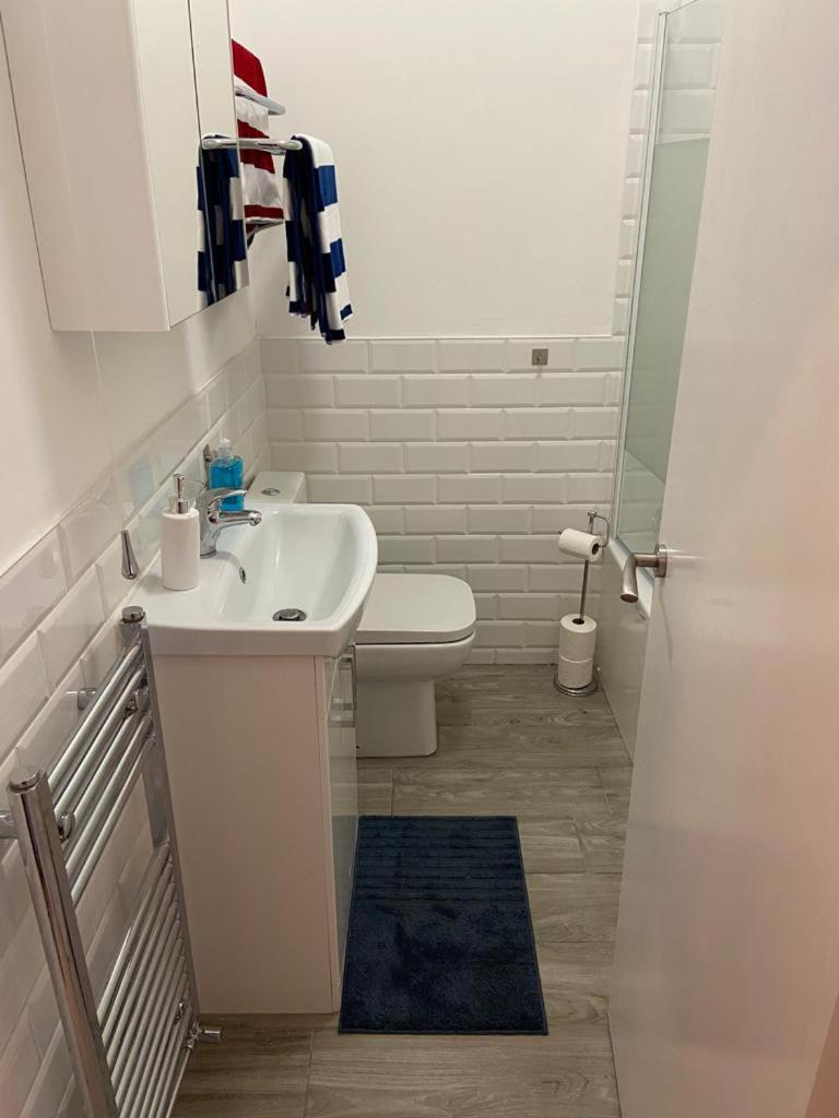 Centrally Located, Comfortable Apartment Near Station, Beach And North Laines Hove Camera foto