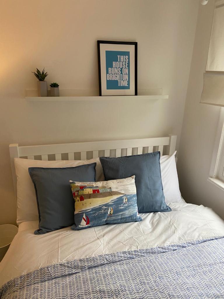 Centrally Located, Comfortable Apartment Near Station, Beach And North Laines Hove Camera foto