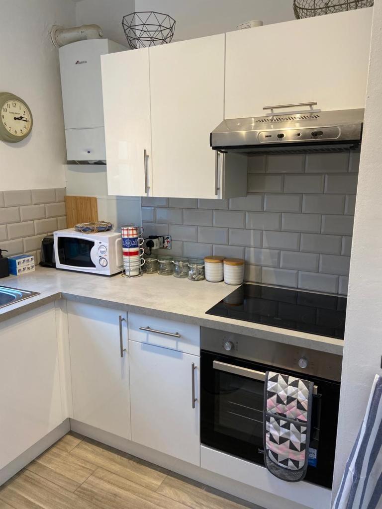 Centrally Located, Comfortable Apartment Near Station, Beach And North Laines Hove Camera foto